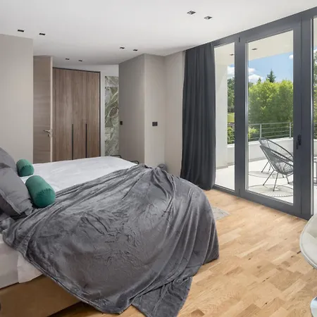 Luxury She For 6 People With 61 M2 Private Pool, Playground & Activities On-side For Adults And Kids *