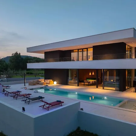 Luxury She For 6 People With 61 M2 Private Pool, Playground & Activities On-side For Adults And Kids Villa *