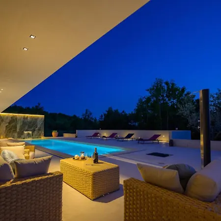 Villa Luxury She For 6 People With 61 M2 Private Pool, Playground & Activities On-side For Adults And Kids *