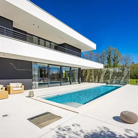 Luxury She For 6 People With 61 M2 Private Pool, Playground & Activities On-side For Adults And Kids Villa *
