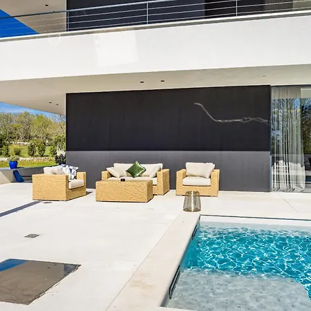 Villa Luxury She For 6 People With 61 M2 Private Pool, Playground & Activities On-side For Adults And Kids *