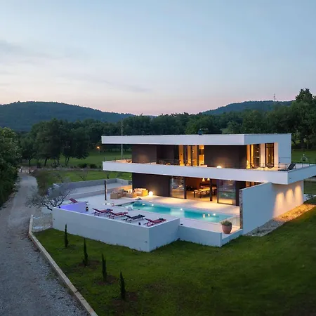 Villa Luxury She For 6 People With 61 M2 Private Pool, Playground & Activities On-side For Adults And Kids